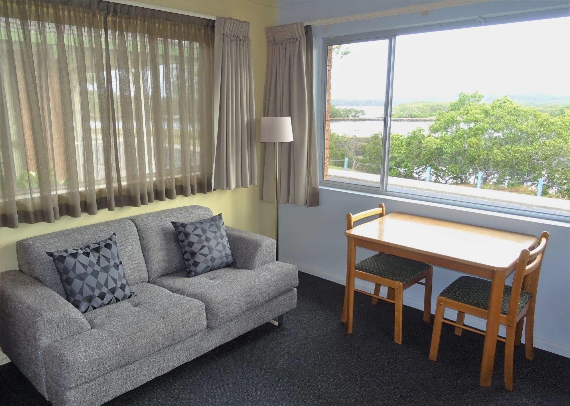 Haven Waters Motel & Apartments นอร์ธเฮเวน ภายนอก รูปภาพ